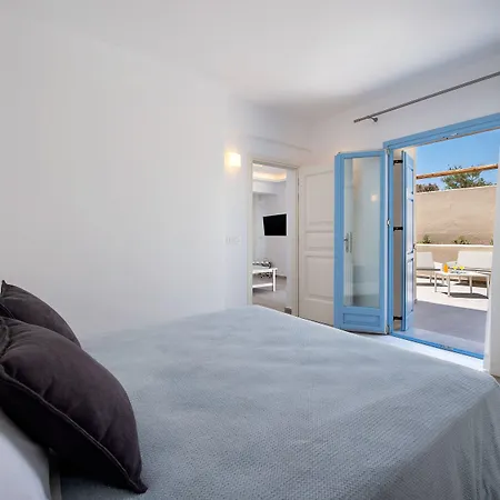 Sienna Eco Fira (Santorini)