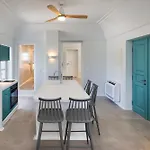 Sienna Eco Fira (Santorini)