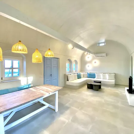 Sienna Eco Fira (Santorini)