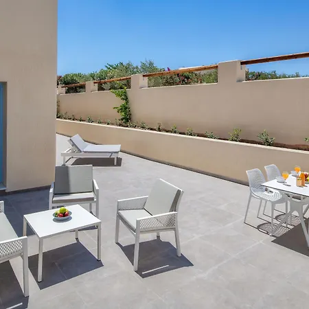 Sienna Eco * Fira (Santorini)