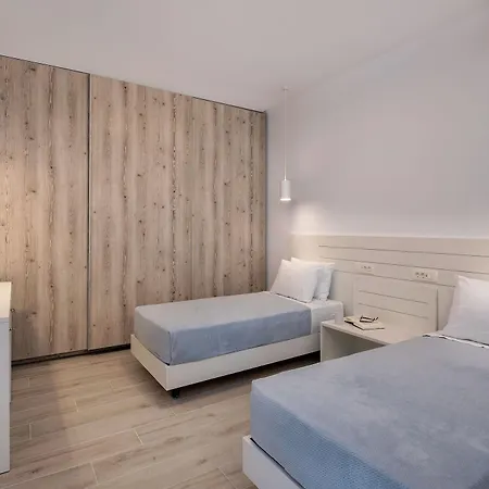 Sienna Eco Fira (Santorini)