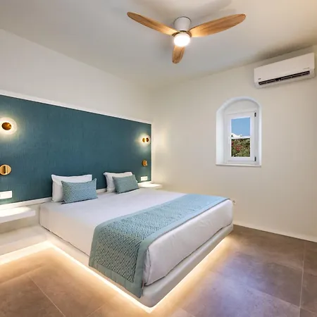 Sienna Eco * Fira (Santorini)