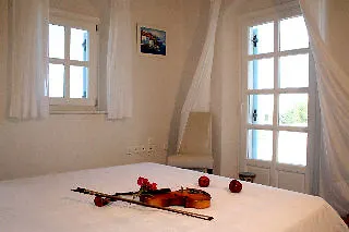Sienna Eco Fira (Santorini)