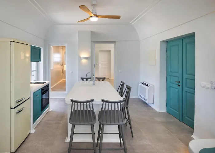 Sienna Eco Fira (Santorini)