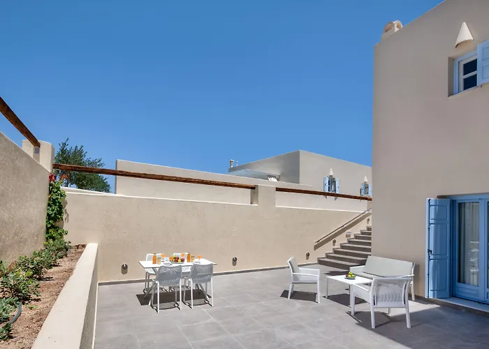 Sienna Eco Fira (Santorini)