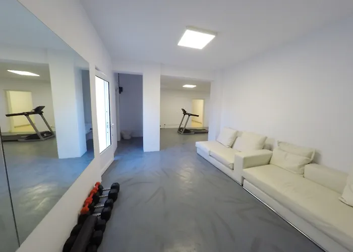 Sienna Eco Fira (Santorini)