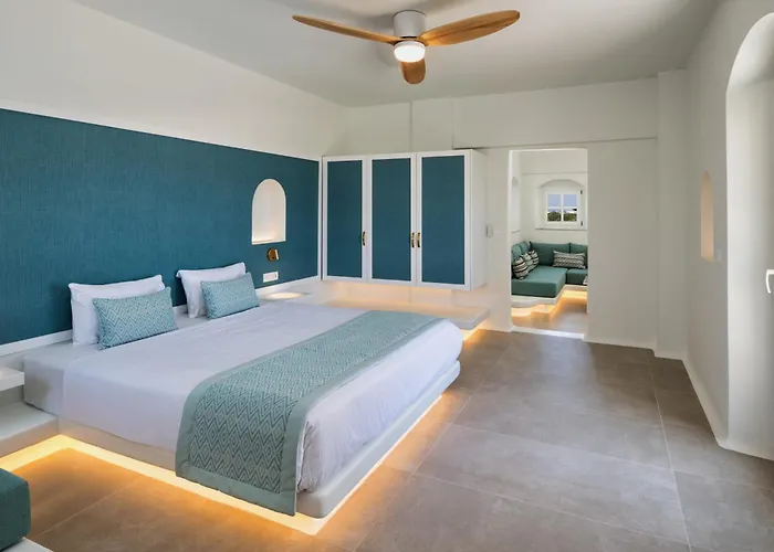 Sienna Eco Fira (Santorini)