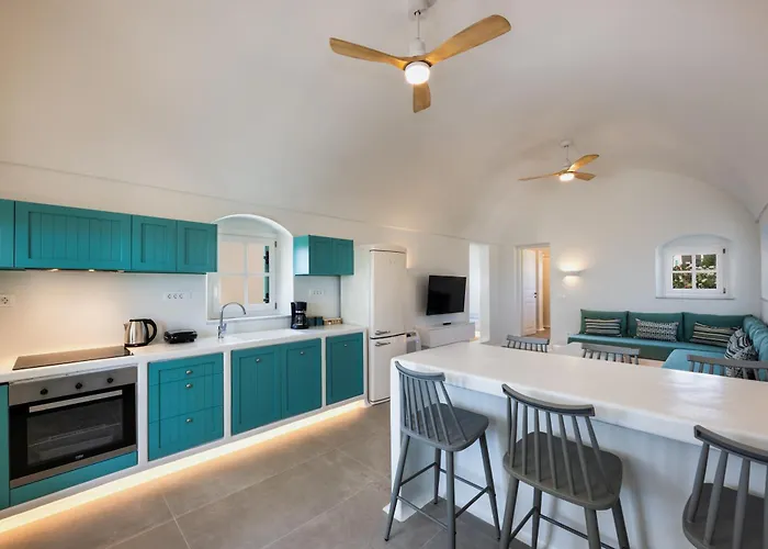 Sienna Eco Fira (Santorini)