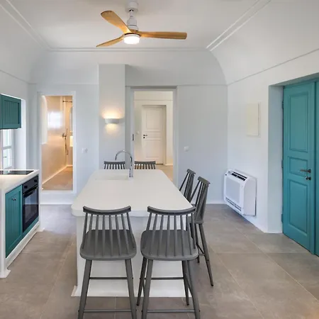 Sienna Eco Fira (Santorini)