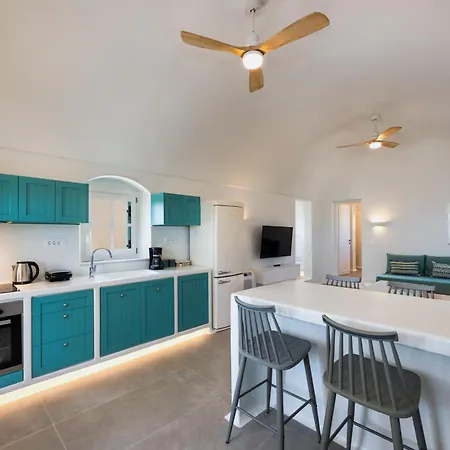 Sienna Eco Fira (Santorini)